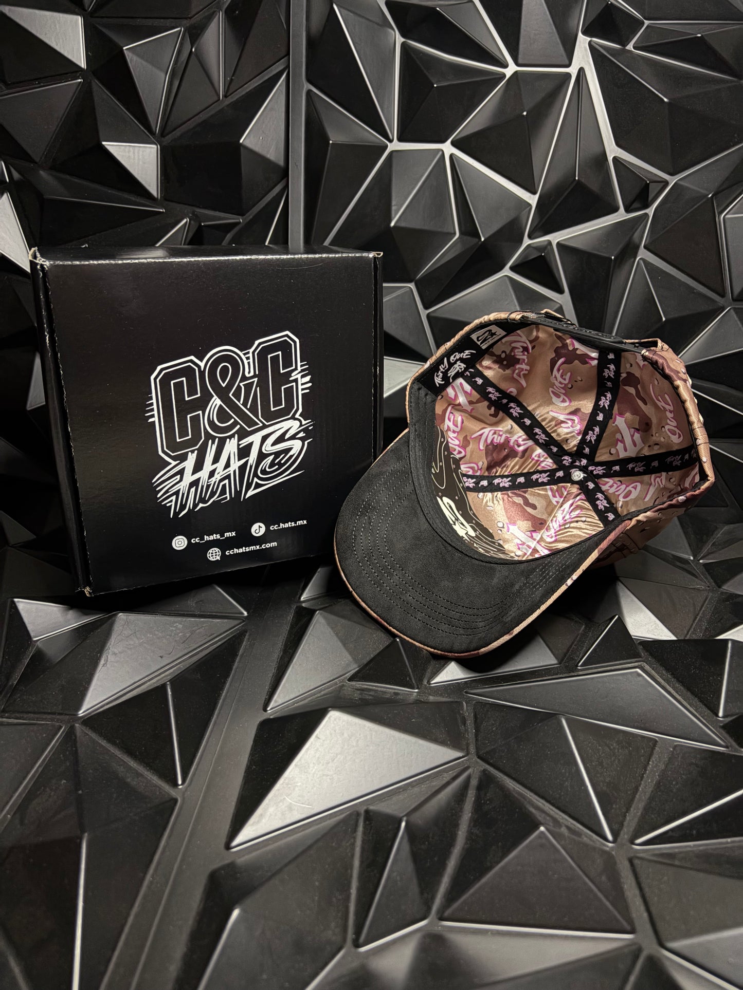 31 HATS - ANIVERSARIO PINK RECON