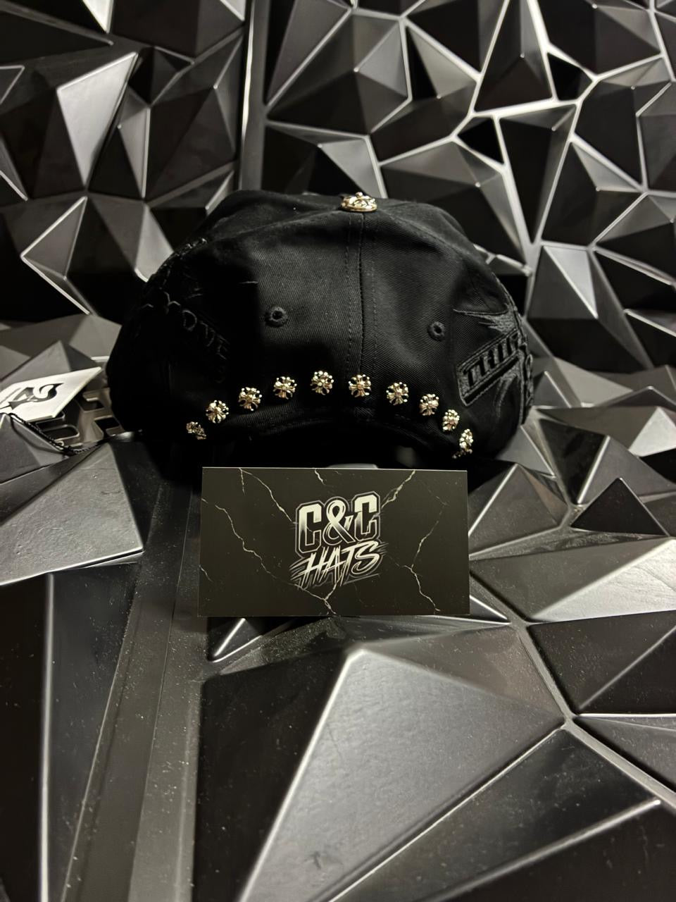 31 HATS - ANIVERSARIO VS THE WORLD