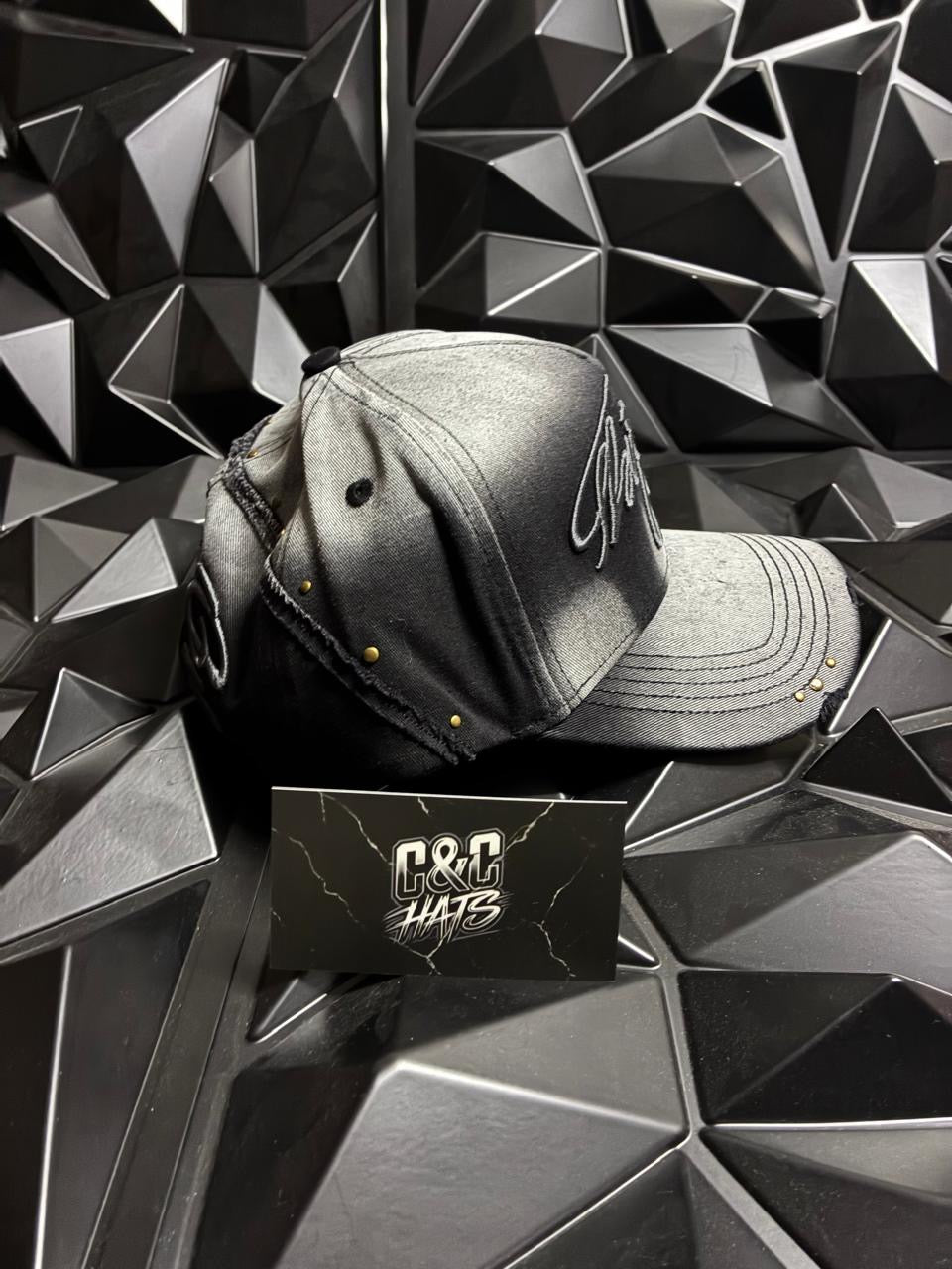 31 HATS - FADE TO BLACK