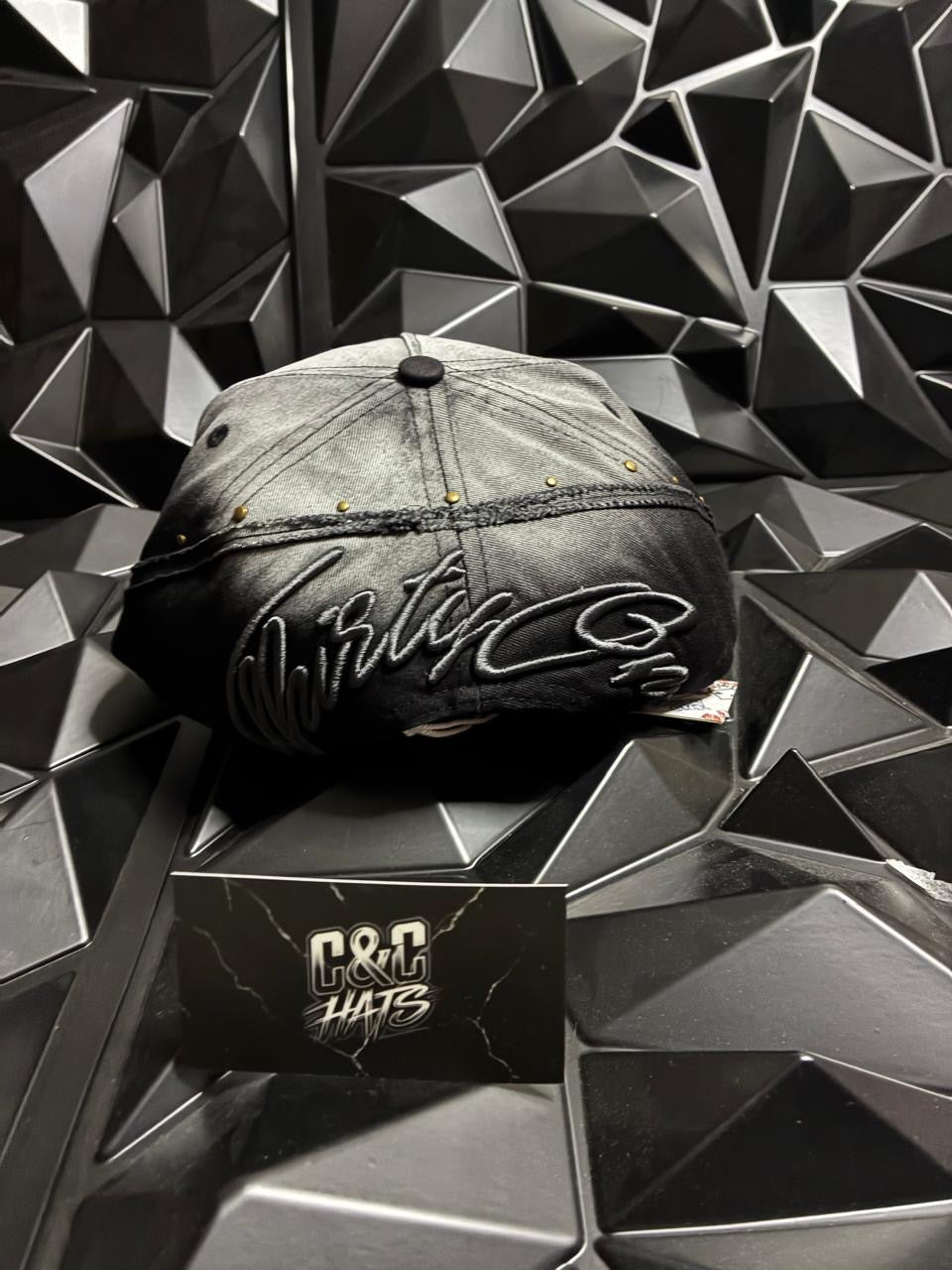 31 HATS - FADE TO BLACK