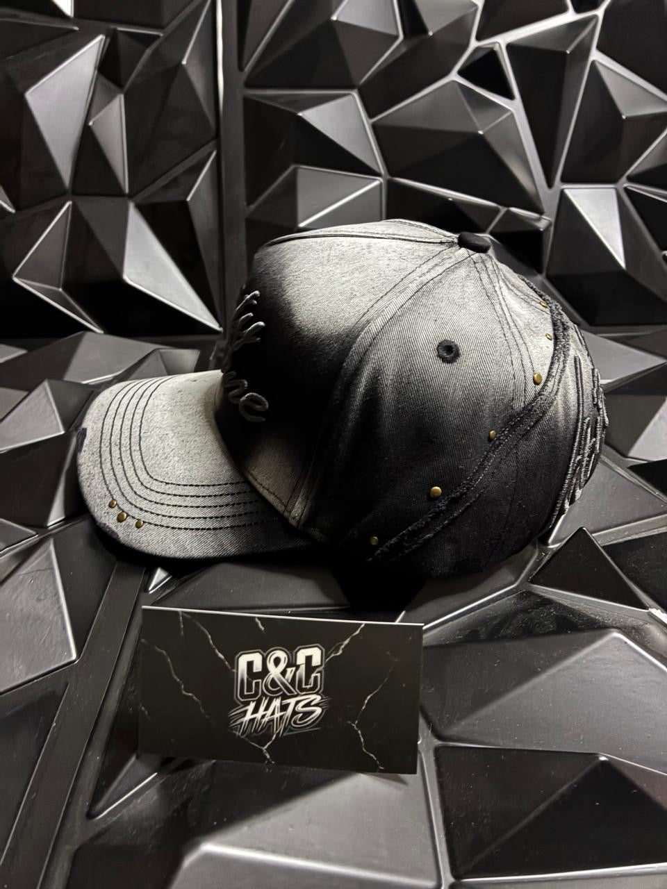 31 HATS - FADE TO BLACK