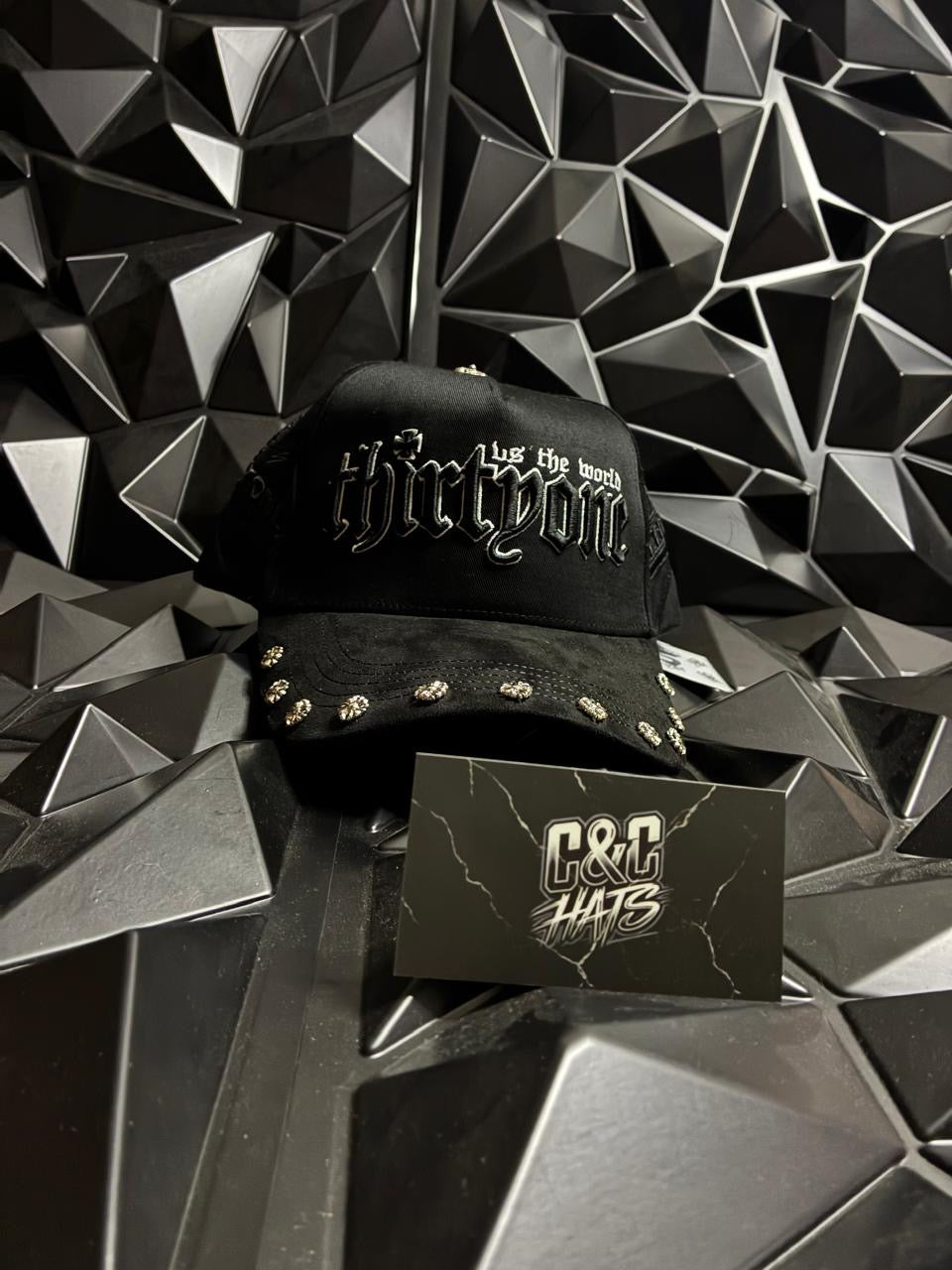 31 HATS - ANIVERSARIO VS THE WORLD